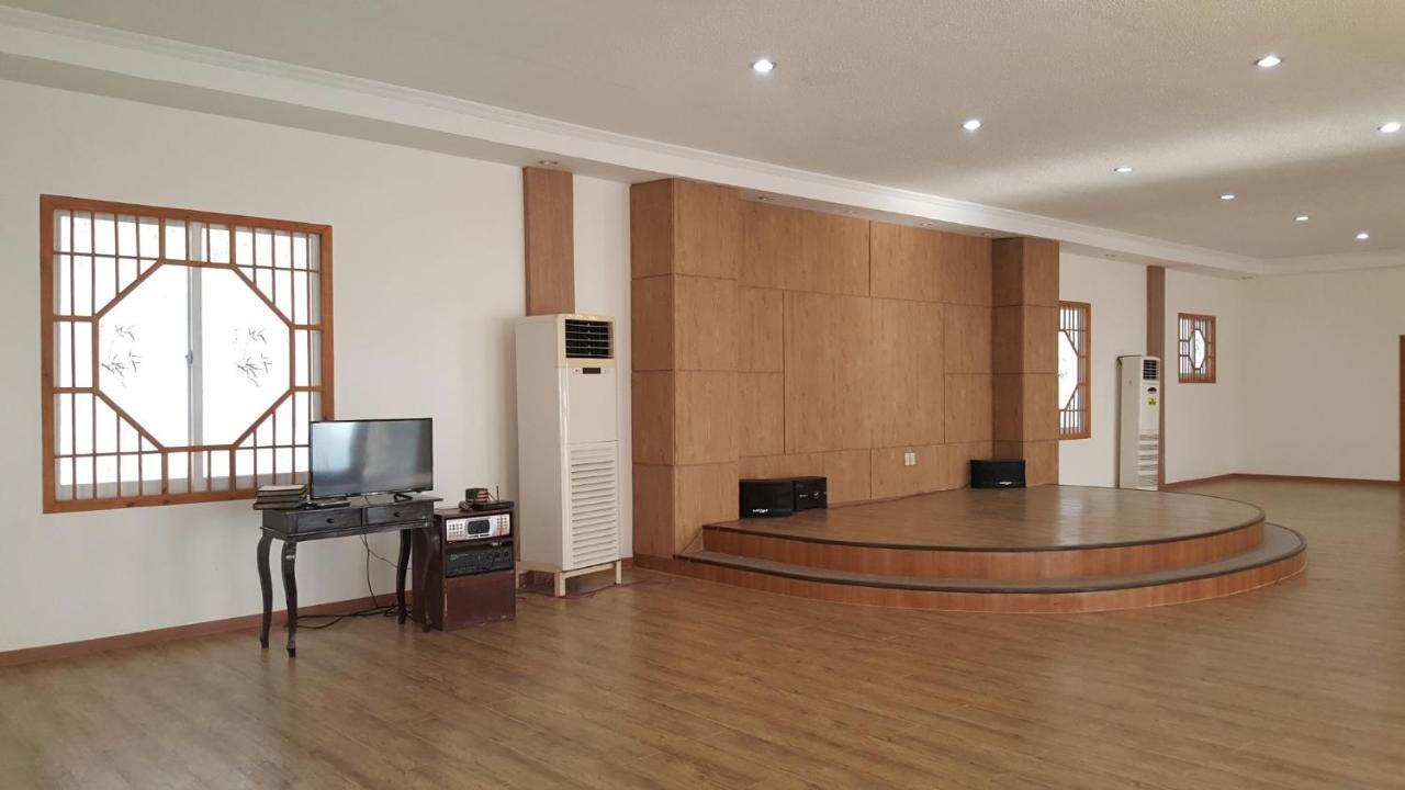 Phil Oasis Hotel & Resort Silang Zewnętrze zdjęcie