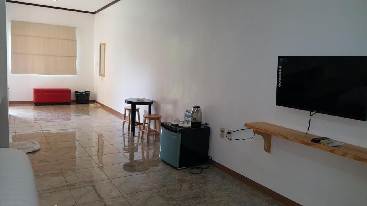 Phil Oasis Hotel & Resort Silang Zewnętrze zdjęcie