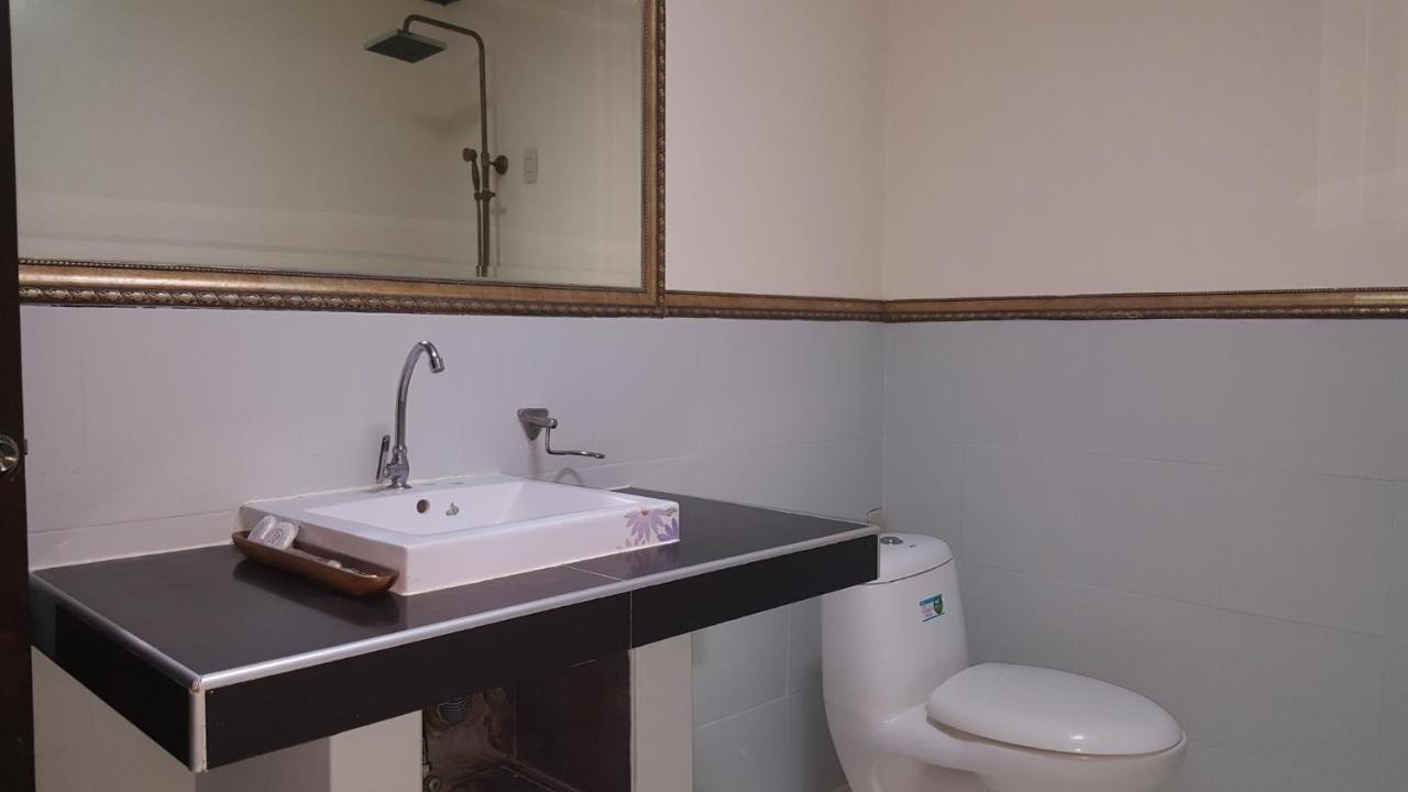 Phil Oasis Hotel & Resort Silang Zewnętrze zdjęcie