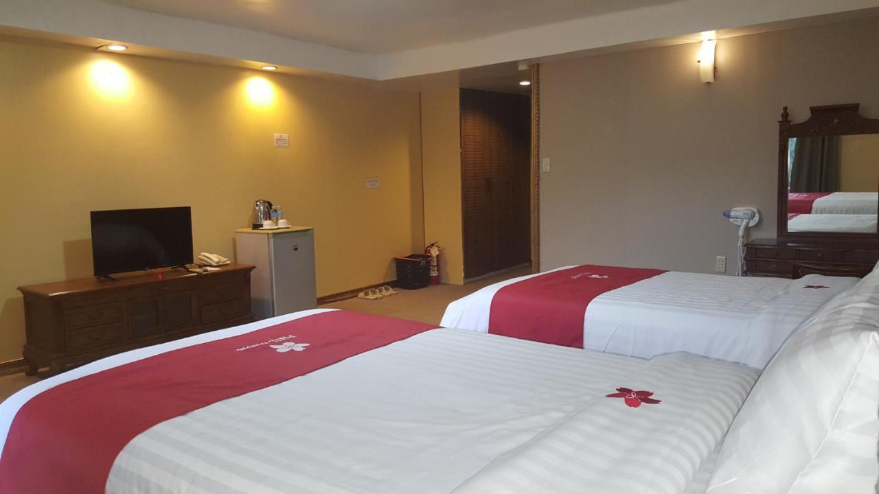 Phil Oasis Hotel & Resort Silang Zewnętrze zdjęcie